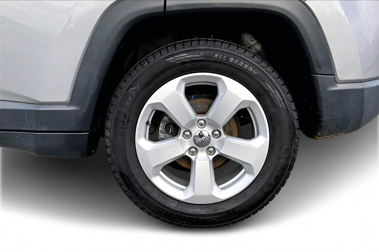 Certified 2019 Jeep Compass Latitude w/ Cold Weather Group image 31