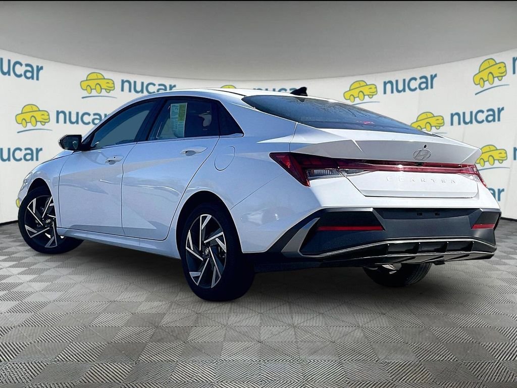 Used 2025 Hyundai Elantra SEL FWD image 4