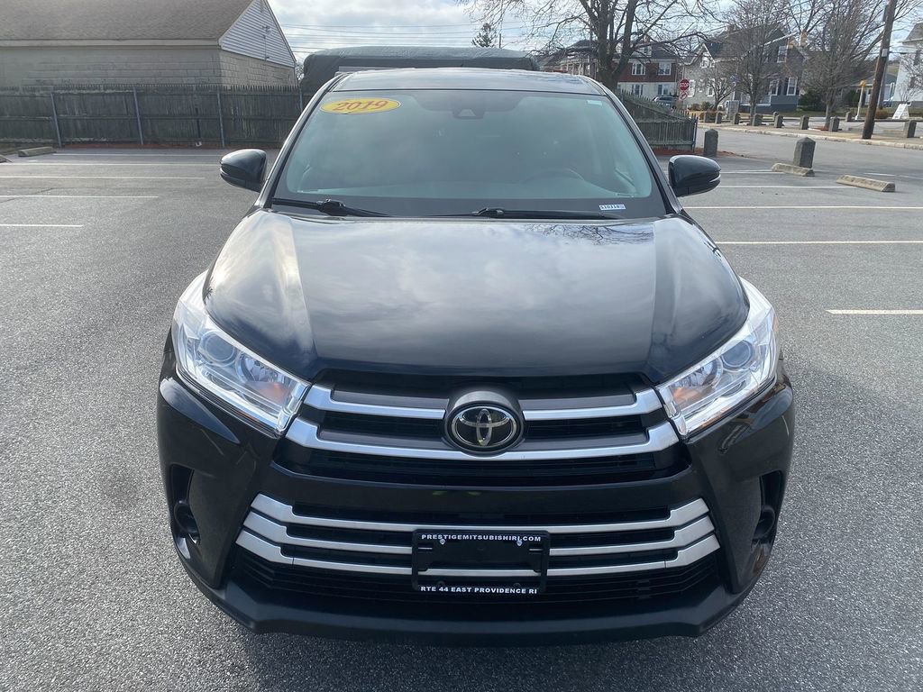 Used 2019 Toyota Highlander LE AWD/4WD image 3