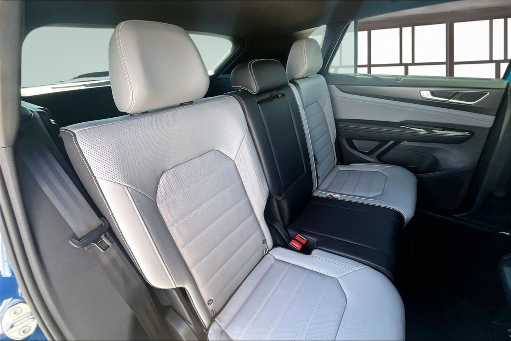 Used 2025 Volkswagen Atlas Cross Sport SEL R-Line image 28