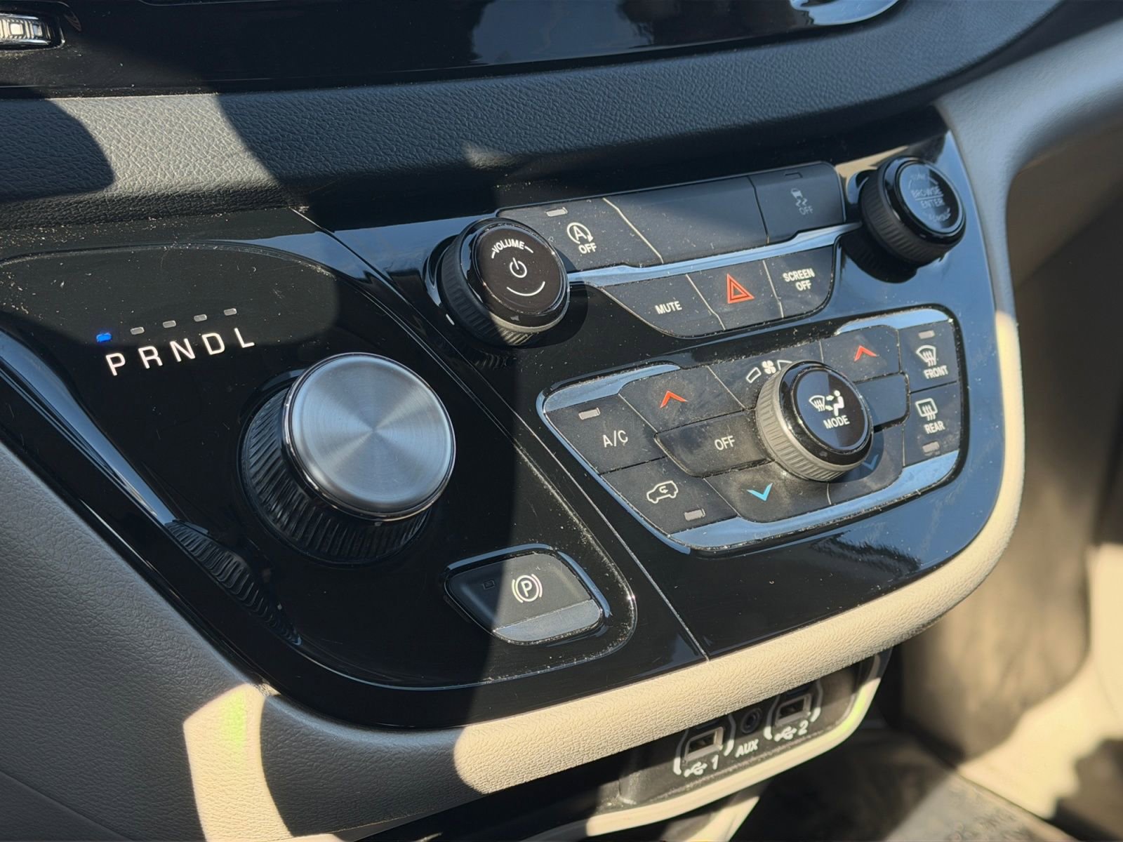 Used 2023 Chrysler Voyager LX image 24