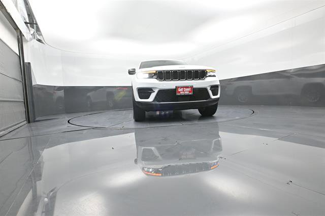 Used 2025 Jeep Grand Cherokee Laredo X image 33