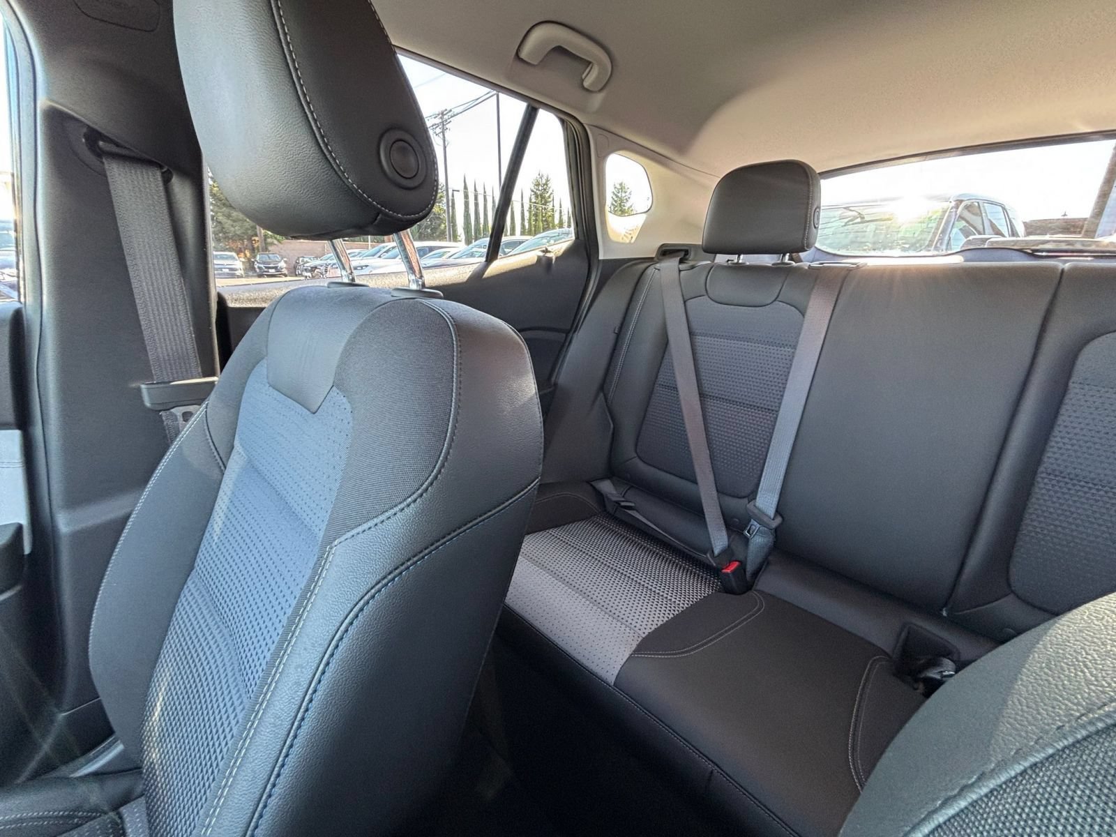 Used 2025 Chevrolet Trax LT FWD image 37