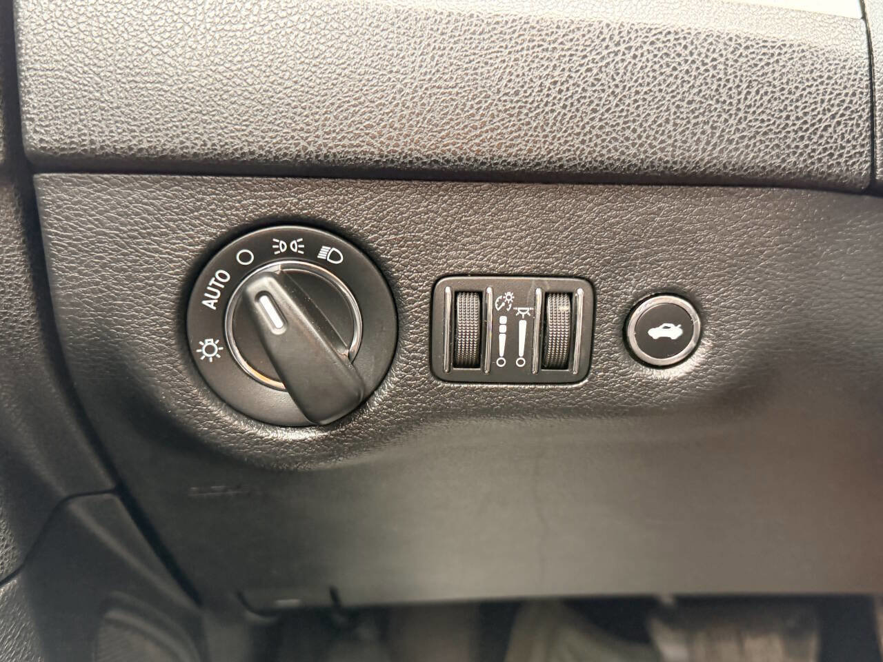 Used 2019 Chrysler 300 Touring w/ Sport Appearance Package image 27