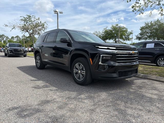 Certified 2025 Chevrolet Traverse LT FWD image 1