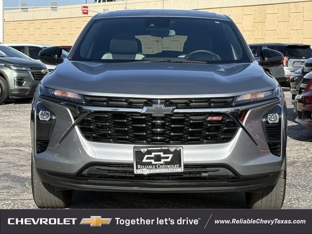 Used 2025 Chevrolet Trax RS w/ Sunroof Package FWD image 3