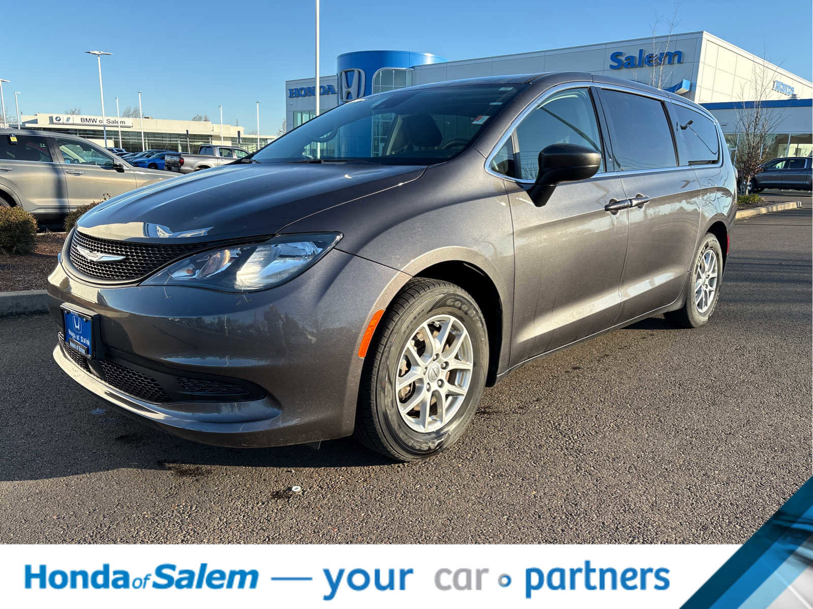 Used 2023 Chrysler Voyager LX image 1