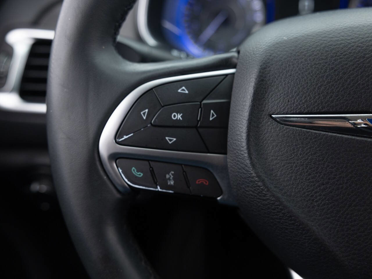 Used 2017 Chrysler 200 Limited Platinum FWD image 36