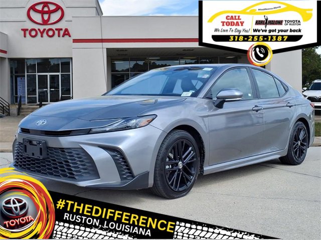 Used 2025 Toyota Camry SE image 1