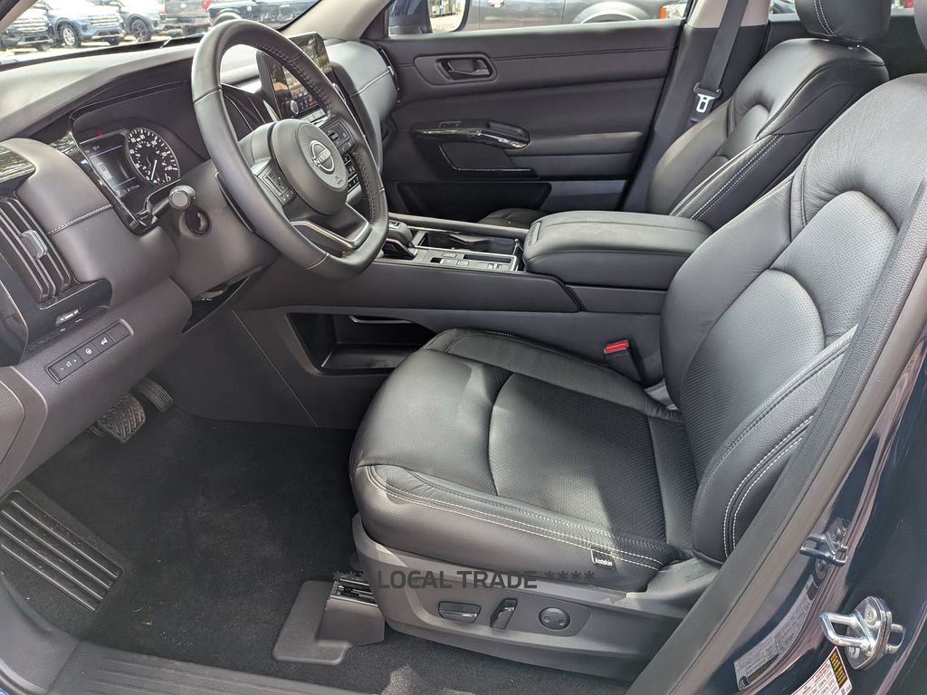 Used 2025 Nissan Pathfinder SV FWD image 15
