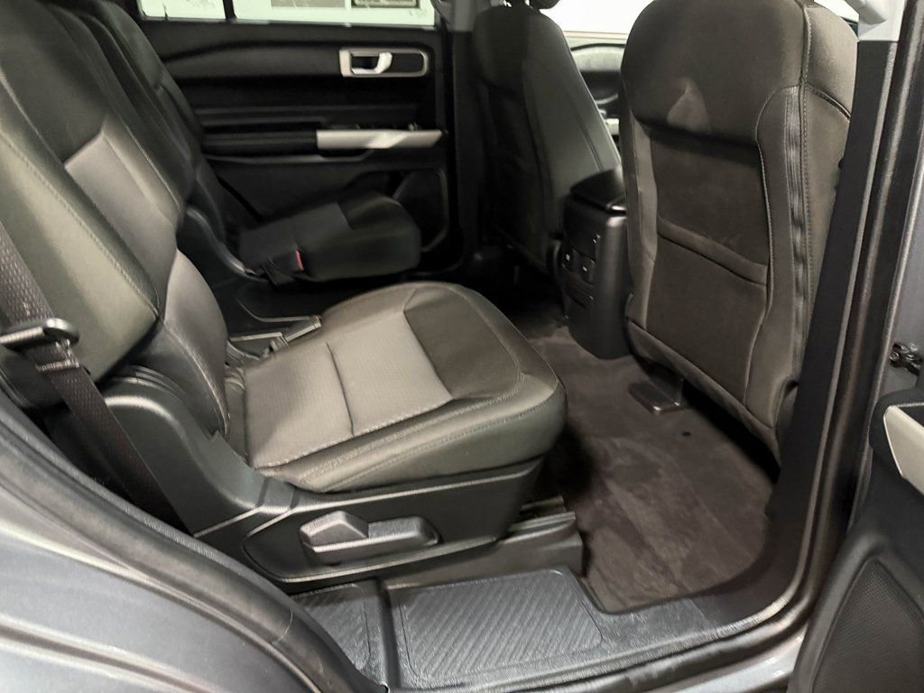 Used 2022 Ford Explorer XLT image 65