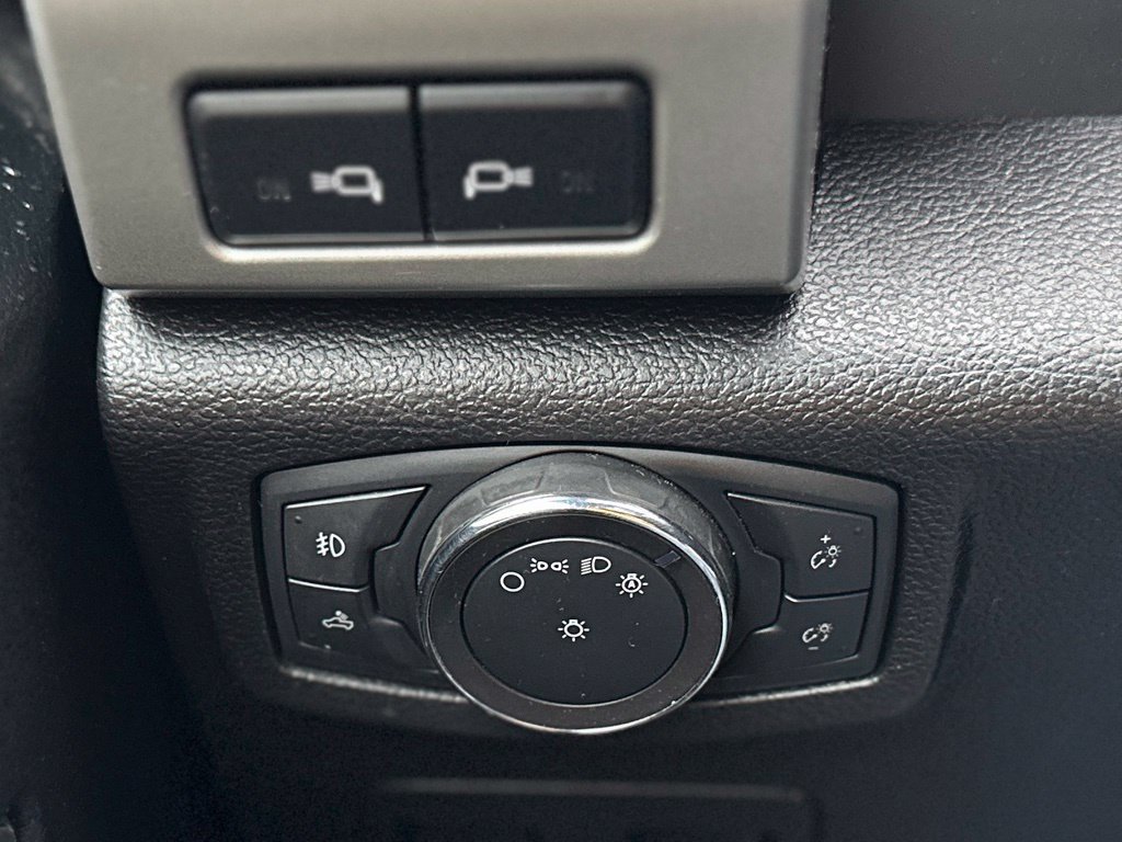 Used 2018 Ford F150 Lariat w/ Equipment Group 502A Luxury AWD/4WD image 22