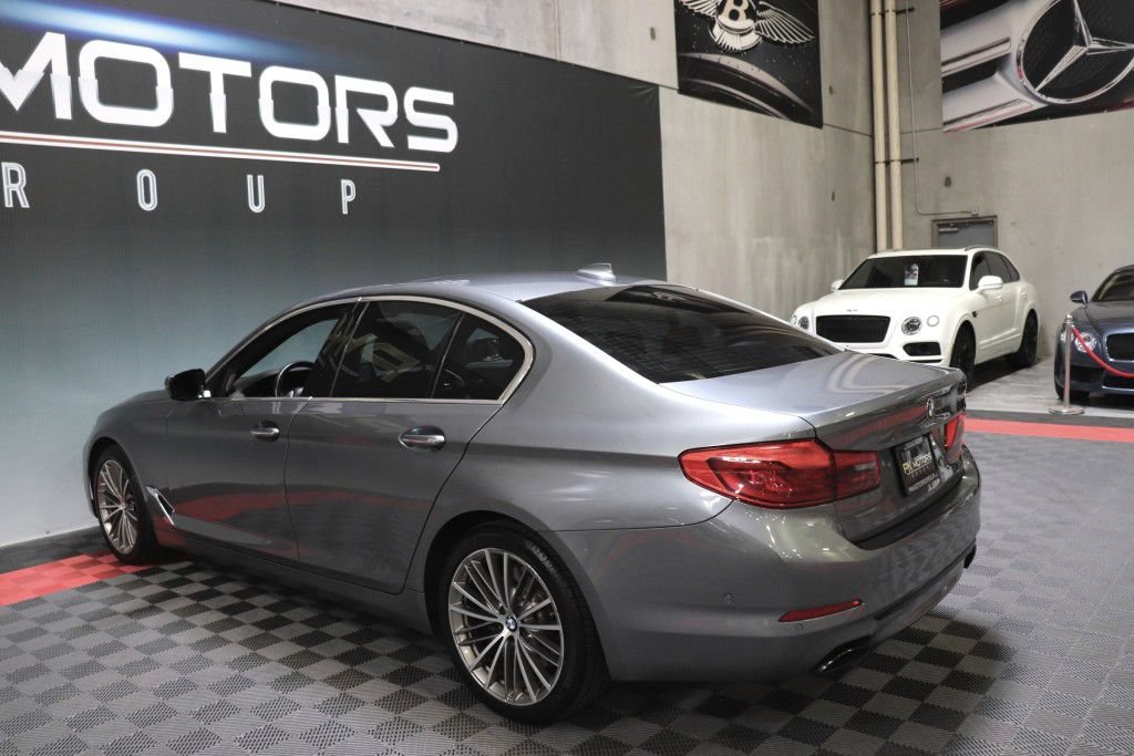Used 2017 BMW 540i w/ Premium Package RWD image 4