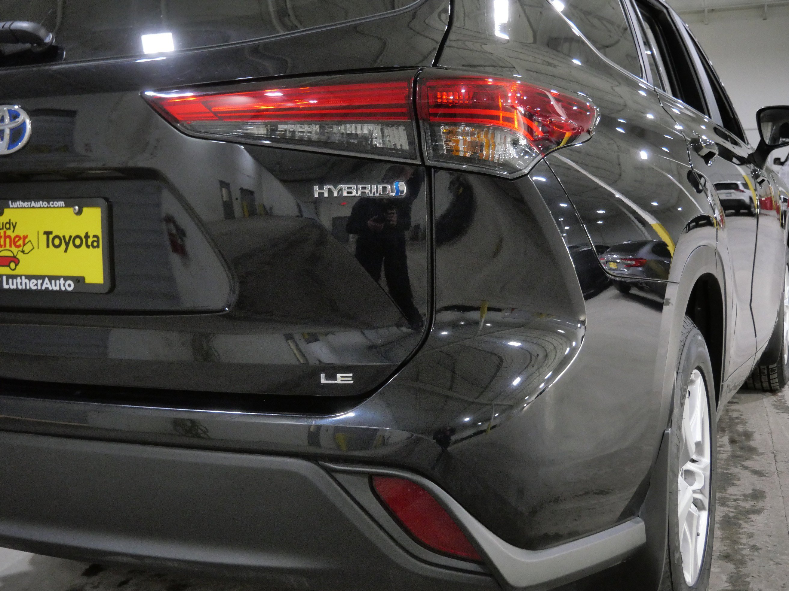 Used 2023 Toyota Highlander LE AWD/4WD image 17