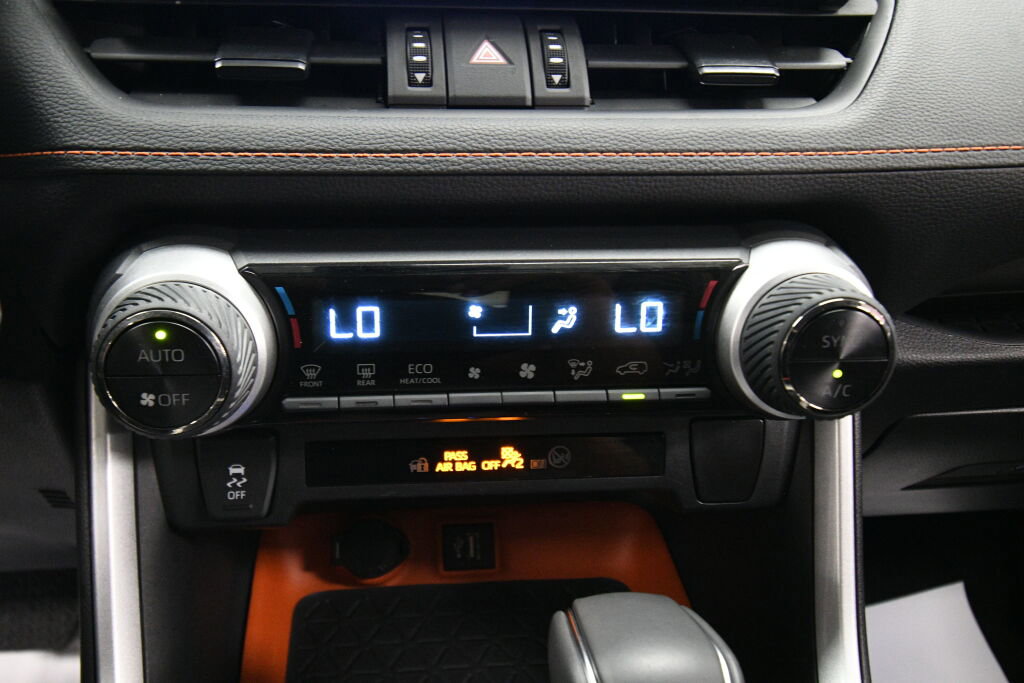 Used 2024 Toyota RAV4 Adventure AWD/4WD image 16