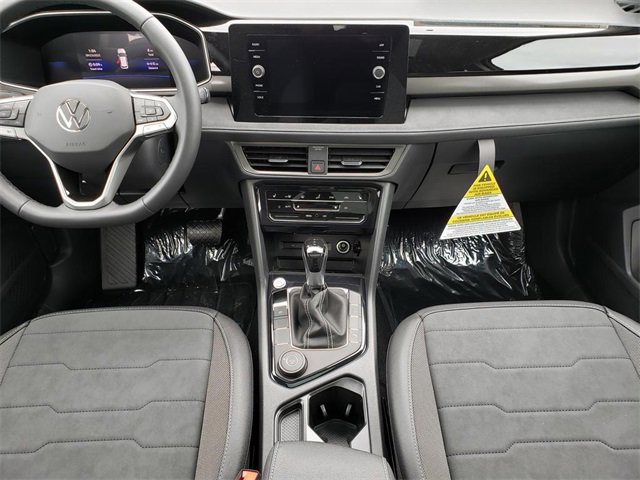 New 2025 Volkswagen Taos SE image 9