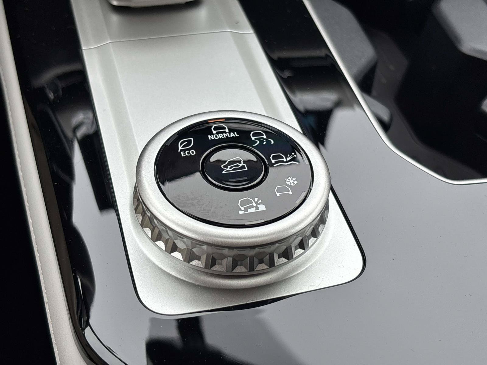 New 2026 Mitsubishi Outlander SE AWD/4WD image 14