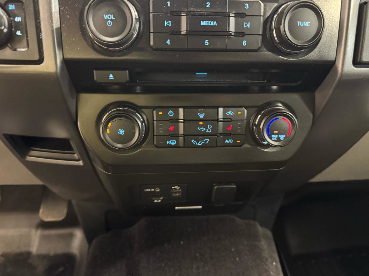 Used 2015 Ford F150 XLT w/ Equipment Group 302A Luxury AWD/4WD image 20