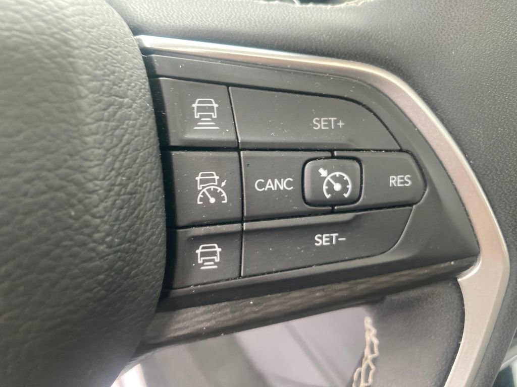 Used 2024 Jeep Grand Cherokee Altitude AWD/4WD image 36