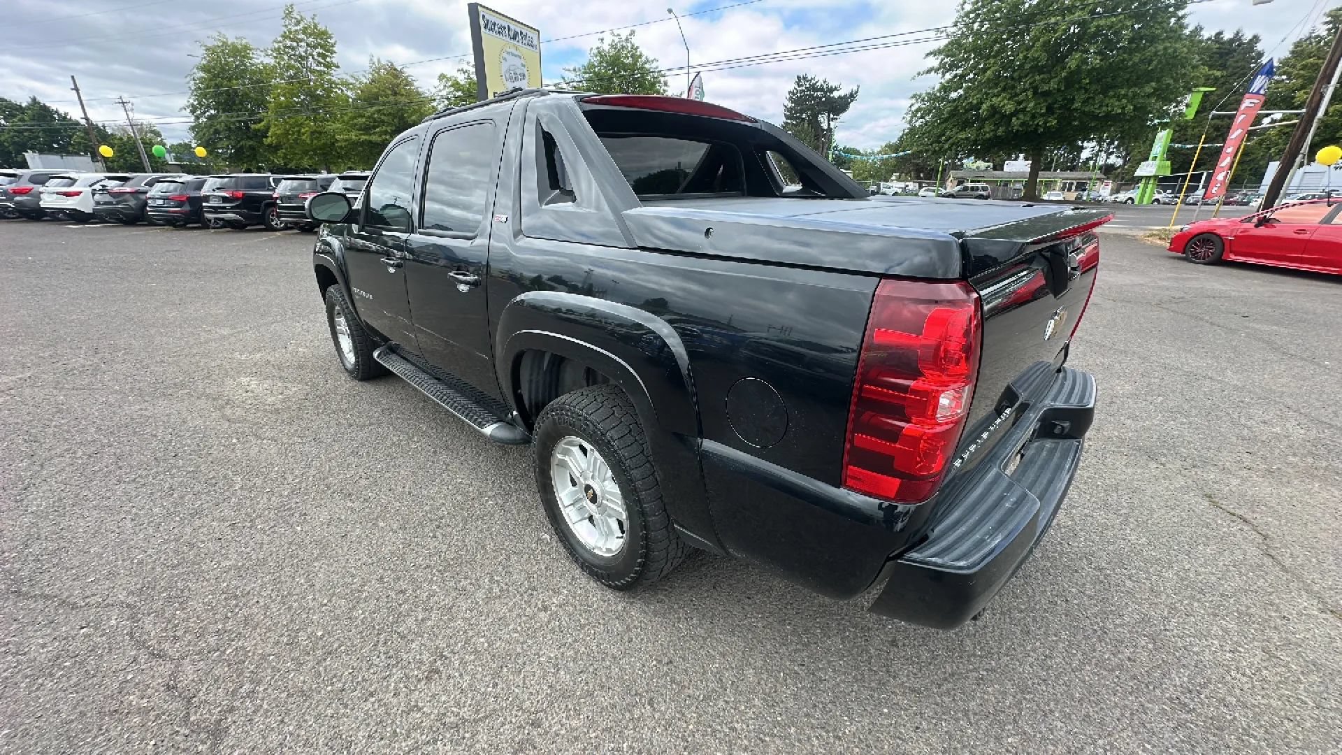 Used 2011 Chevrolet Avalanche LT w/ Luxury Package AWD/4WD image 5