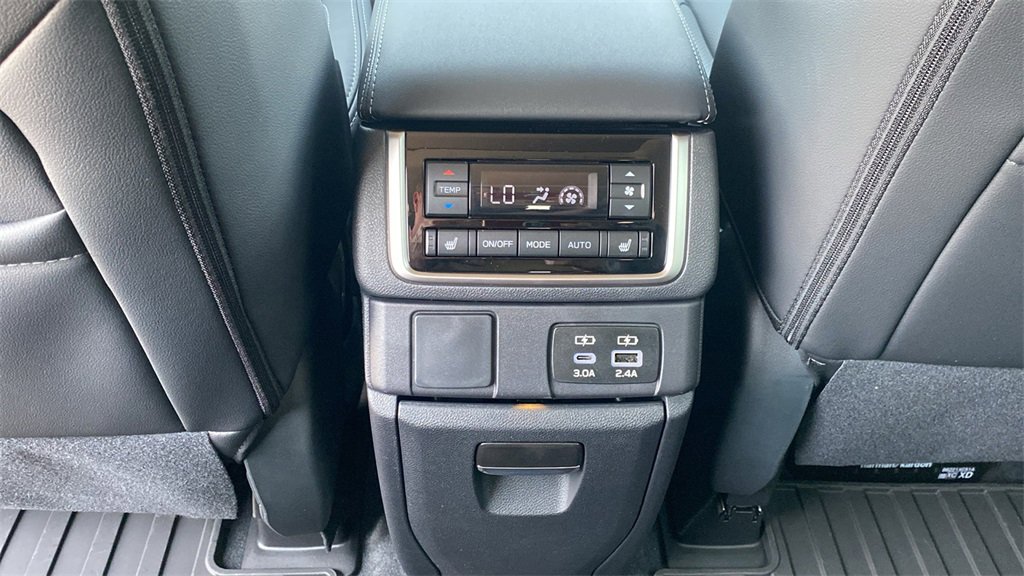 New 2025 Subaru Ascent Limited image 15