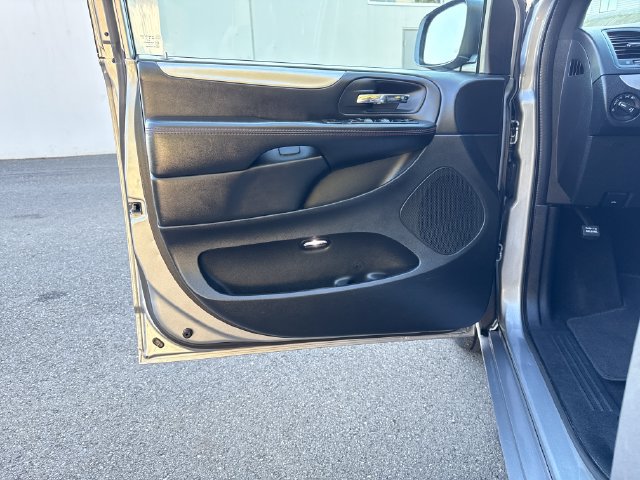 Used 2018 Dodge Grand Caravan GT FWD image 17