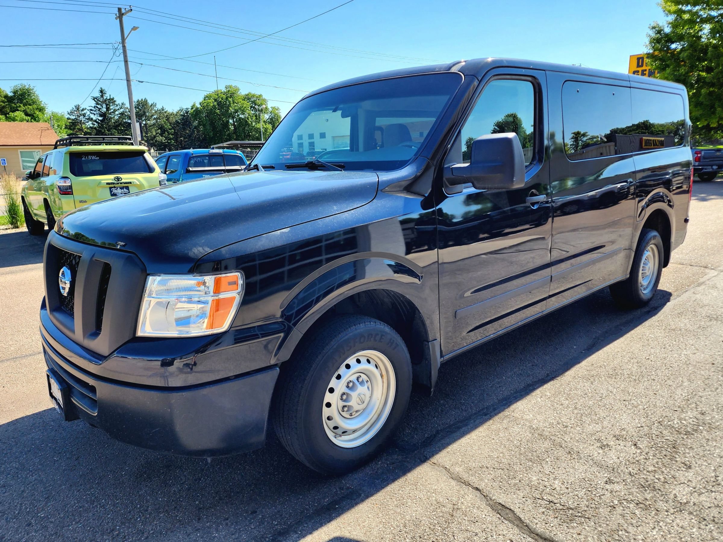 Used 2020 Nissan NV 3500 S RWD image 4