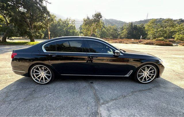 Used 2017 BMW 740i image 8