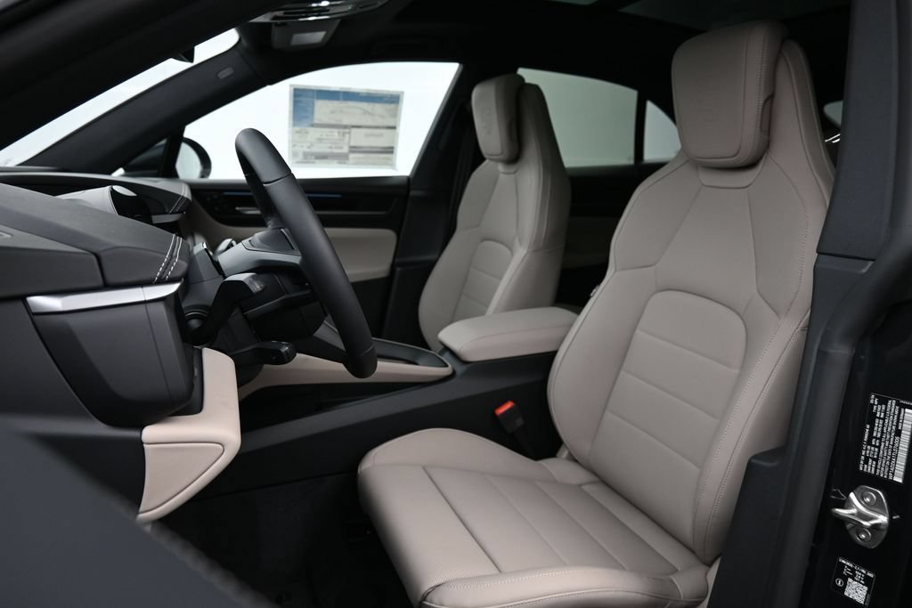 Used 2026 Porsche Macan Electric RWD image 5