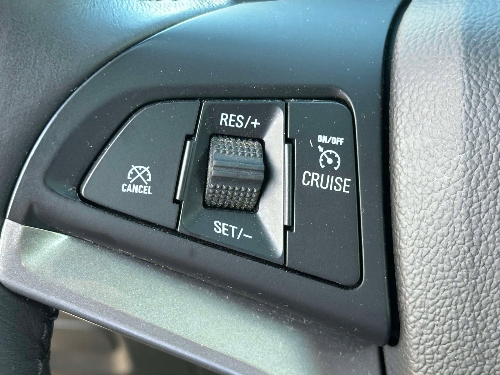 Used 2022 Chevrolet Trax LT w/ Midnight Edition image 22