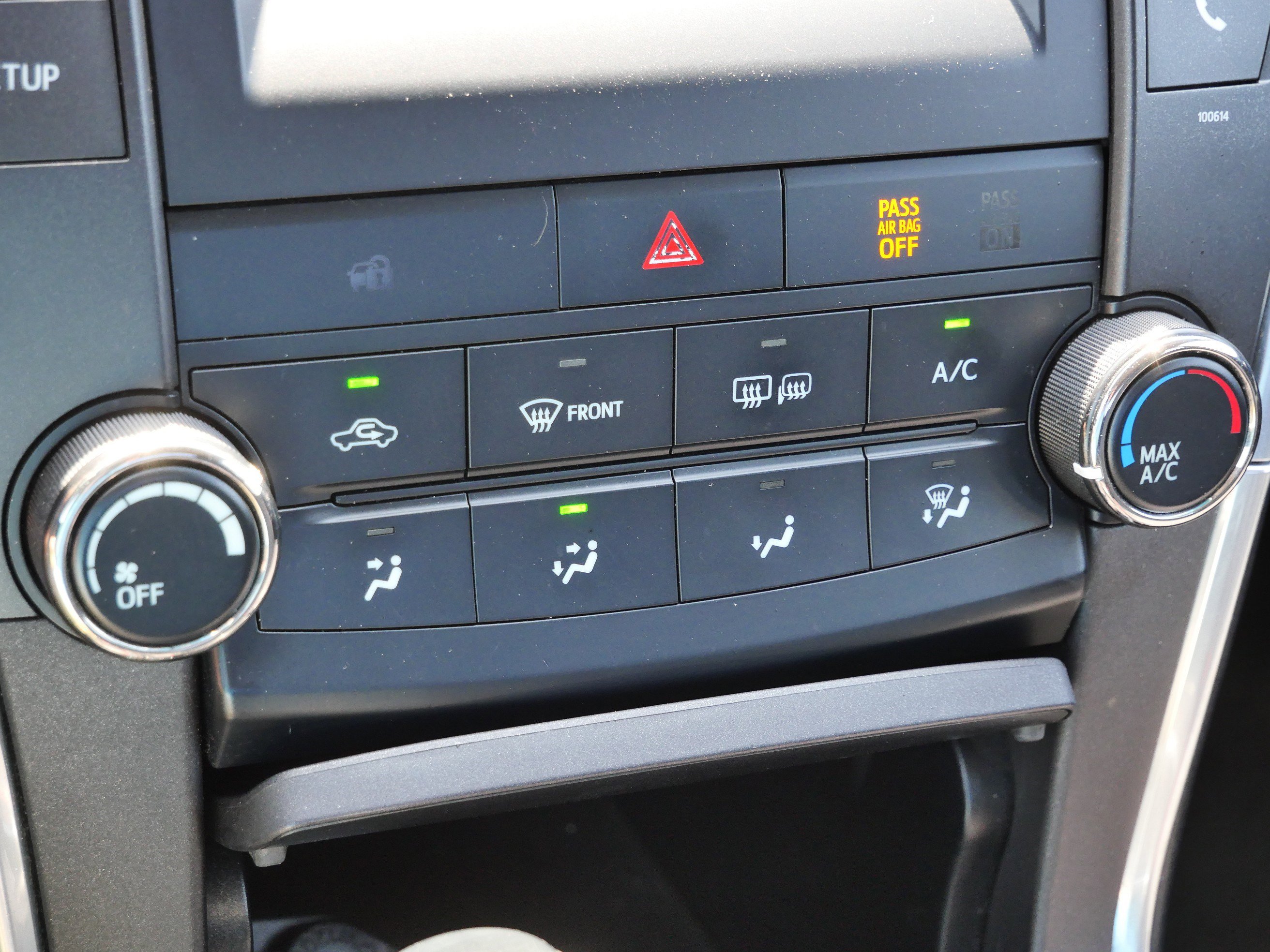 Used 2016 Toyota Camry SE FWD image 24