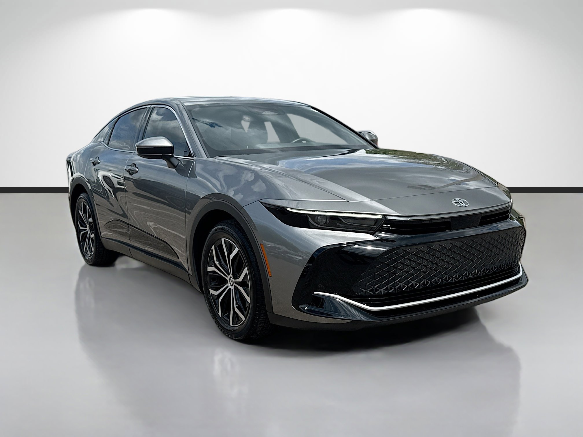 Used 2025 Toyota Crown XLE image 1