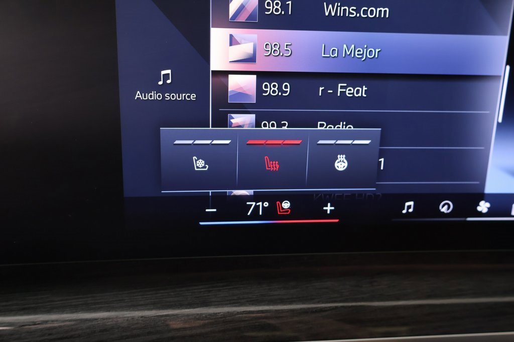 Used 2023 BMW 760i xDrive image 9