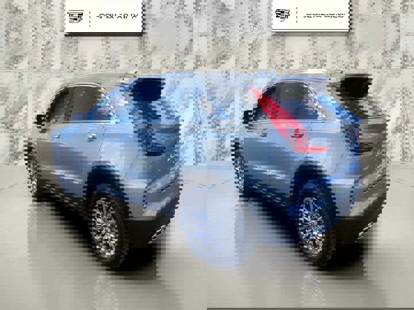 Used 2025 Cadillac XT4 Premium Luxury image 2