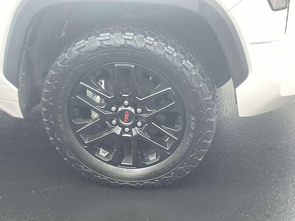 Used 2022 Toyota Tundra SR5 w/ SR5 Convenience Package image 8