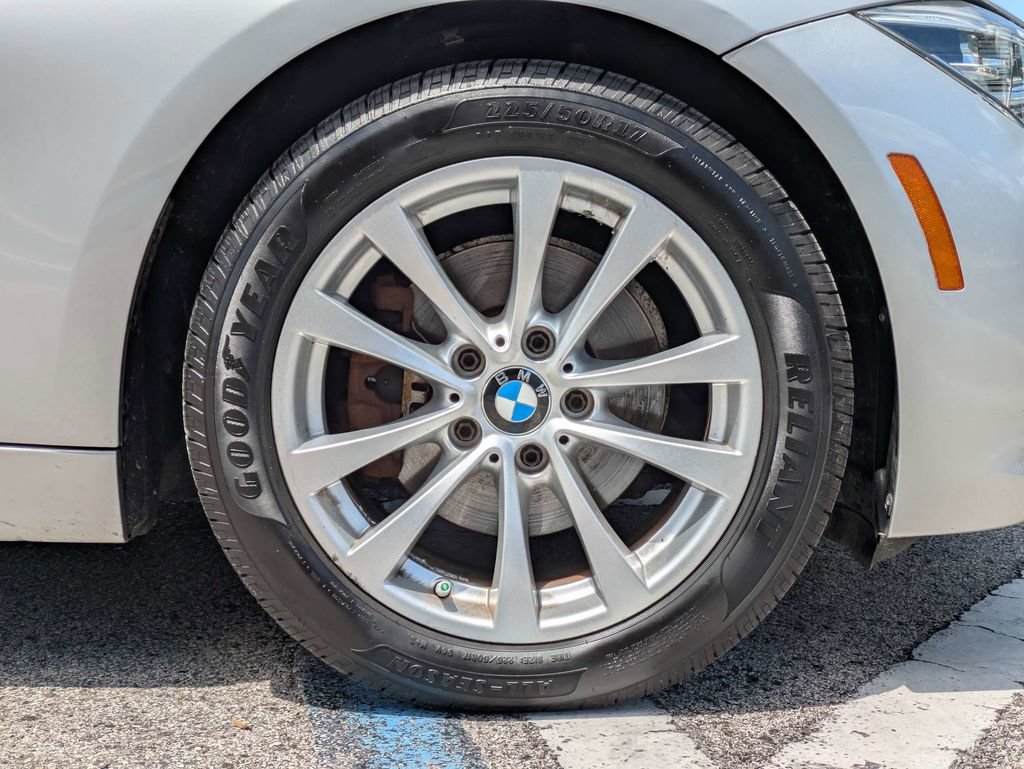 Used 2018 BMW 320i xDrive Sedan AWD/4WD image 11