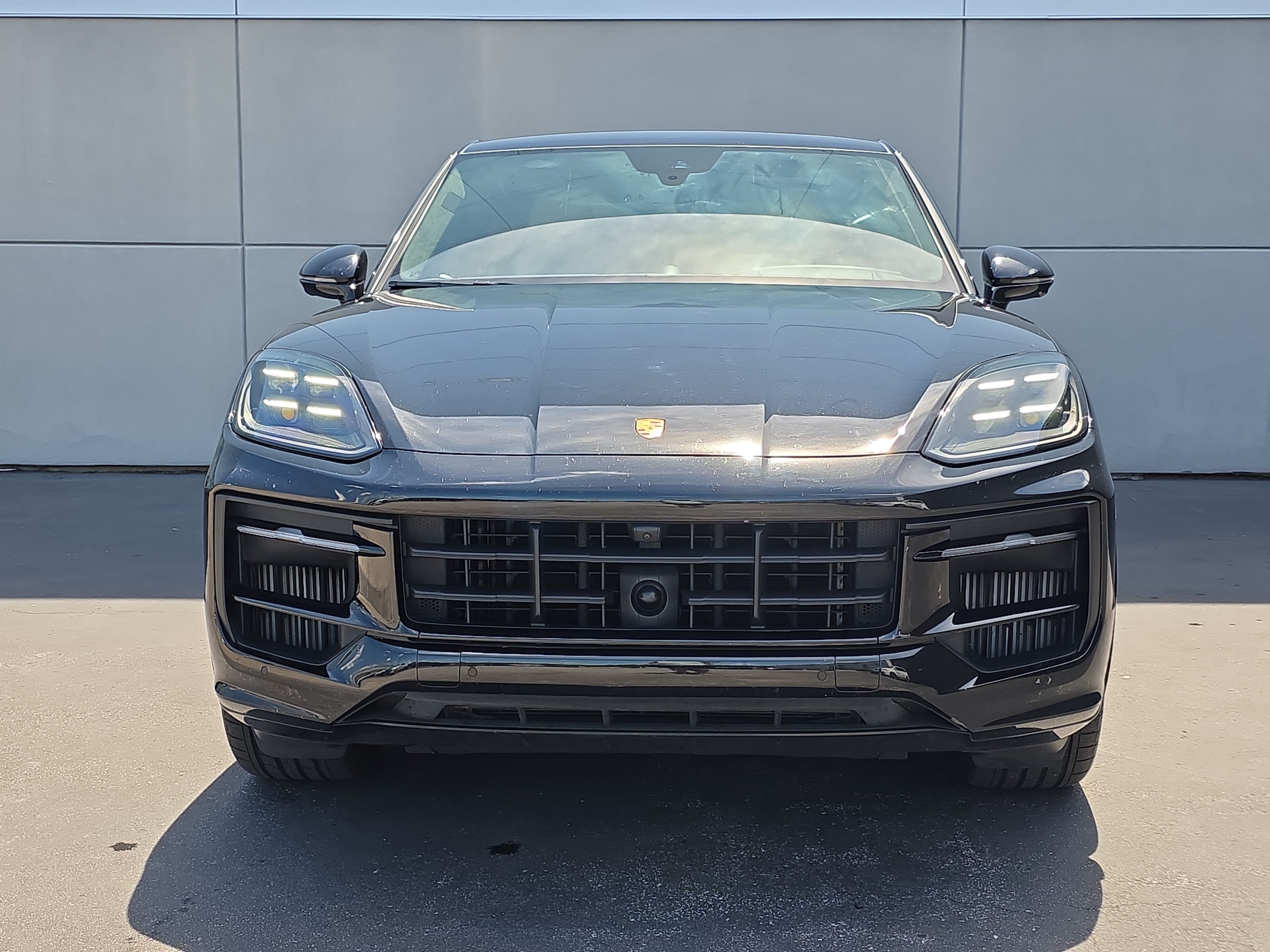 Used 2025 Porsche Cayenne GTS AWD/4WD image 9