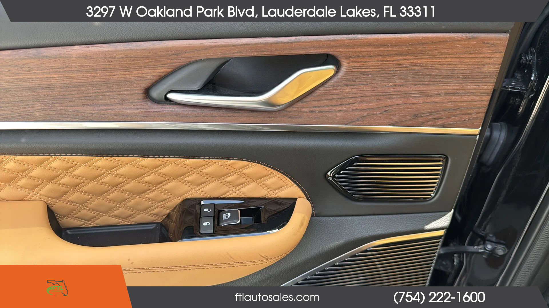 Used 2022 Jeep Grand Cherokee Summit w/ Luxury Tech Group V image 32