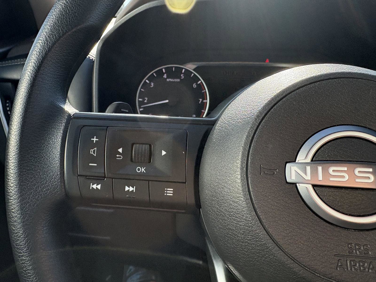 Used 2023 Nissan Rogue S AWD/4WD image 8