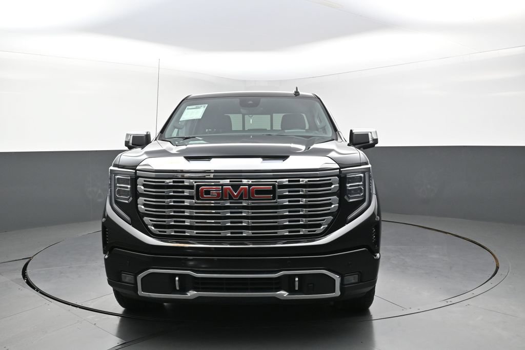 Used 2024 GMC Sierra 1500 Denali w/ Technology Package AWD/4WD image 4