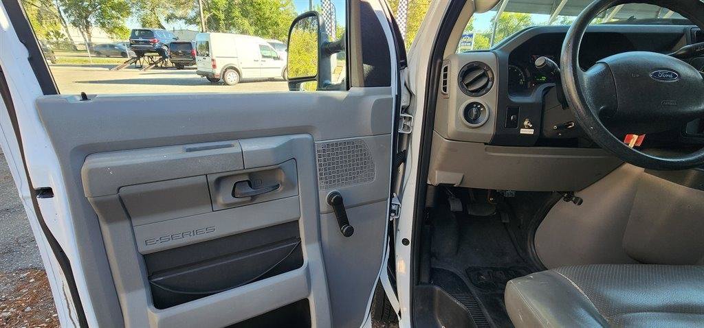 Used 2013 Ford E-150 and Econoline 150 RWD image 19