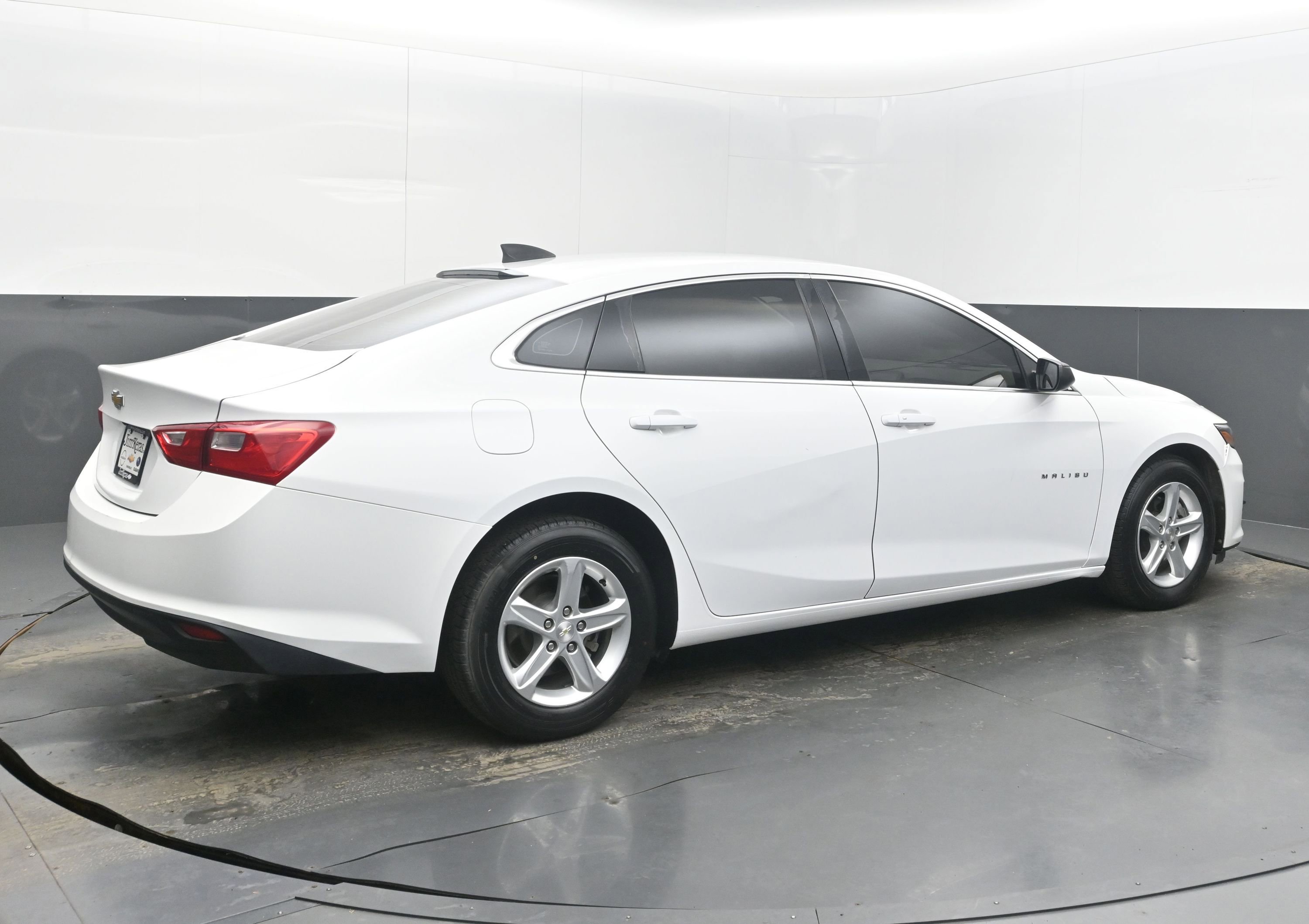 Used 2021 Chevrolet Malibu LS image 9