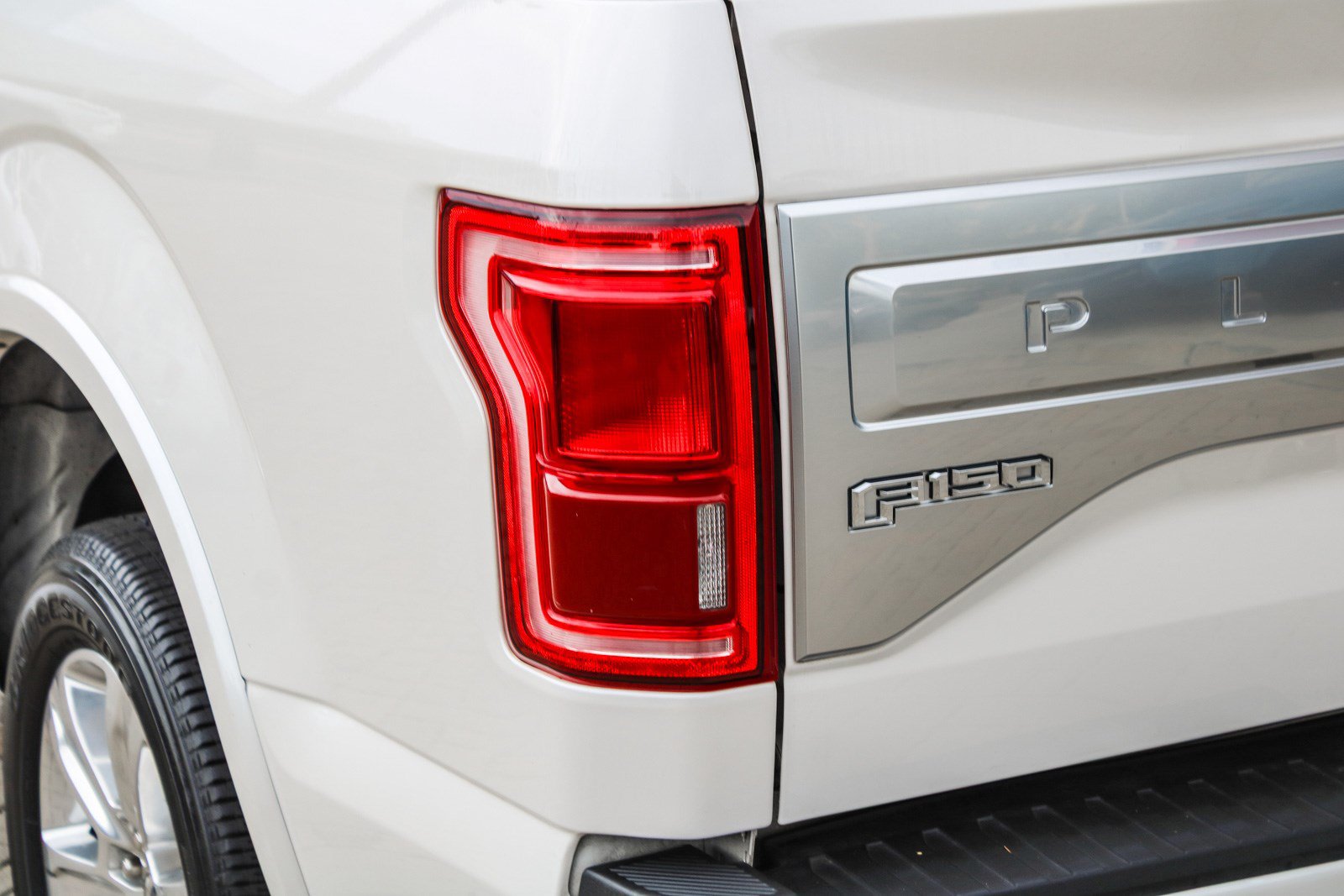 Used 2015 Ford F150 Platinum w/ Equipment Group 701A Luxury AWD/4WD image 10