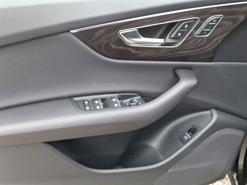 Certified 2023 Audi Q8 Premium image 13