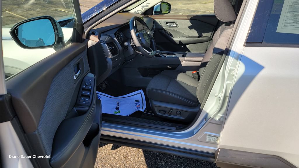 Used 2021 Nissan Rogue SV FWD image 18
