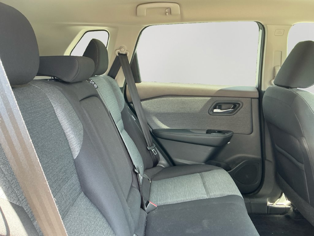 Used 2022 Nissan Rogue SV AWD/4WD image 13