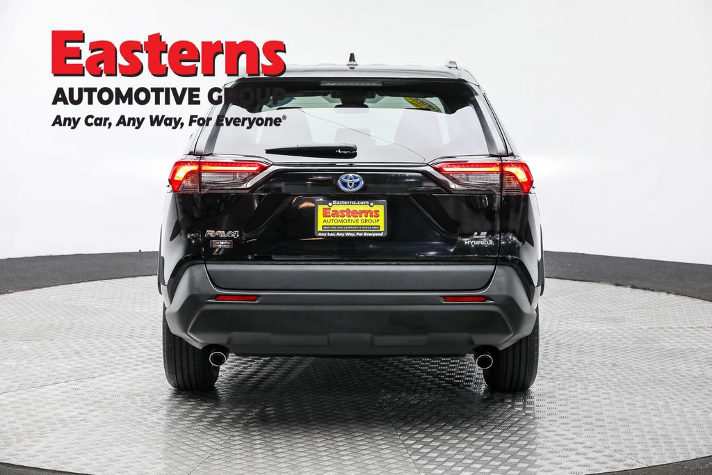 Used 2021 Toyota RAV4 LE image 6