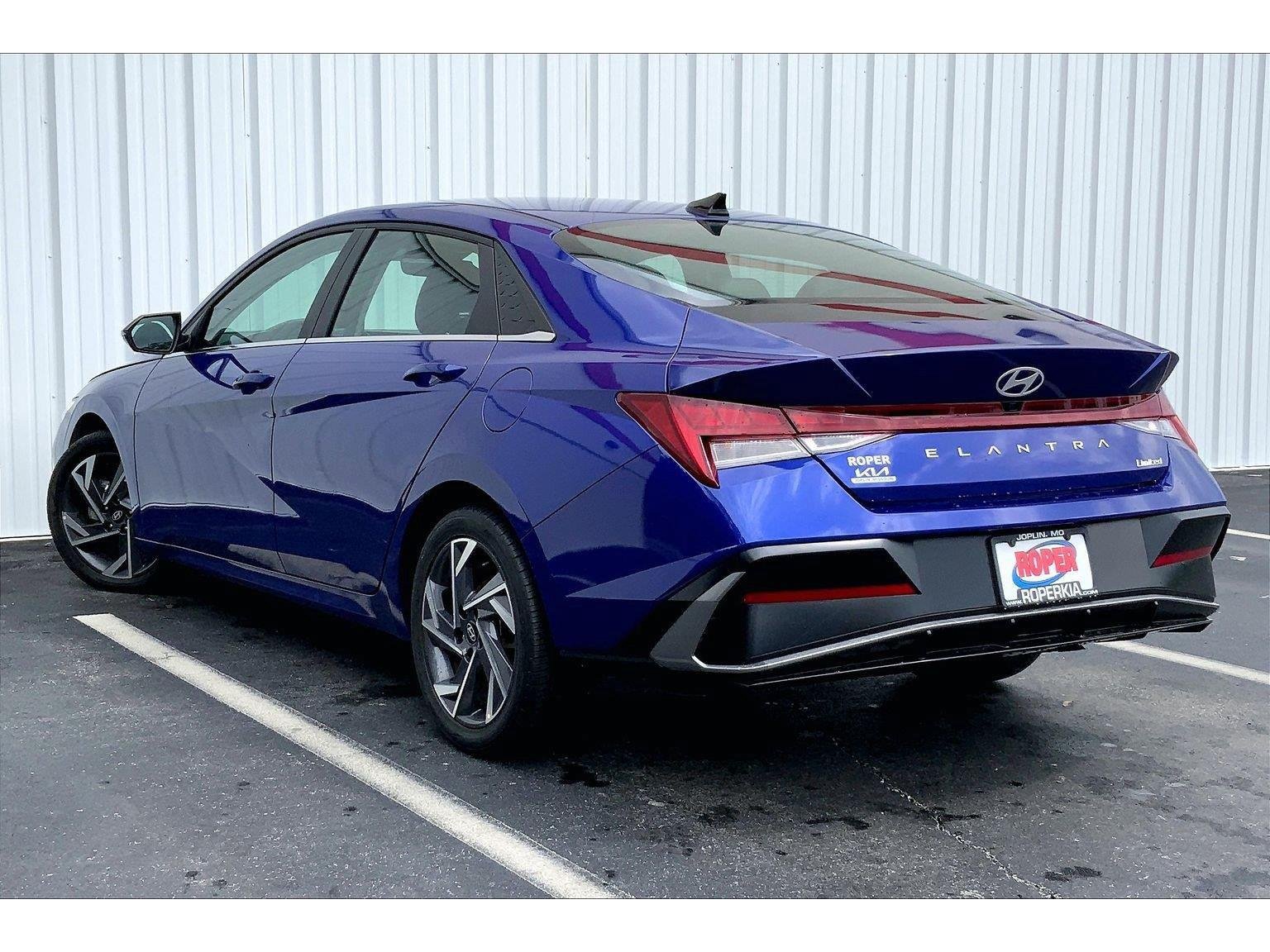 Used 2025 Hyundai Elantra Limited FWD image 10