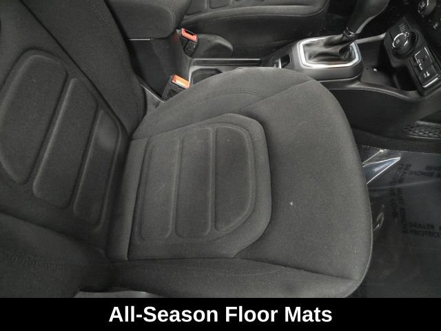 Used 2019 Jeep Renegade Latitude w/ Cold Weather Group AWD/4WD image 6
