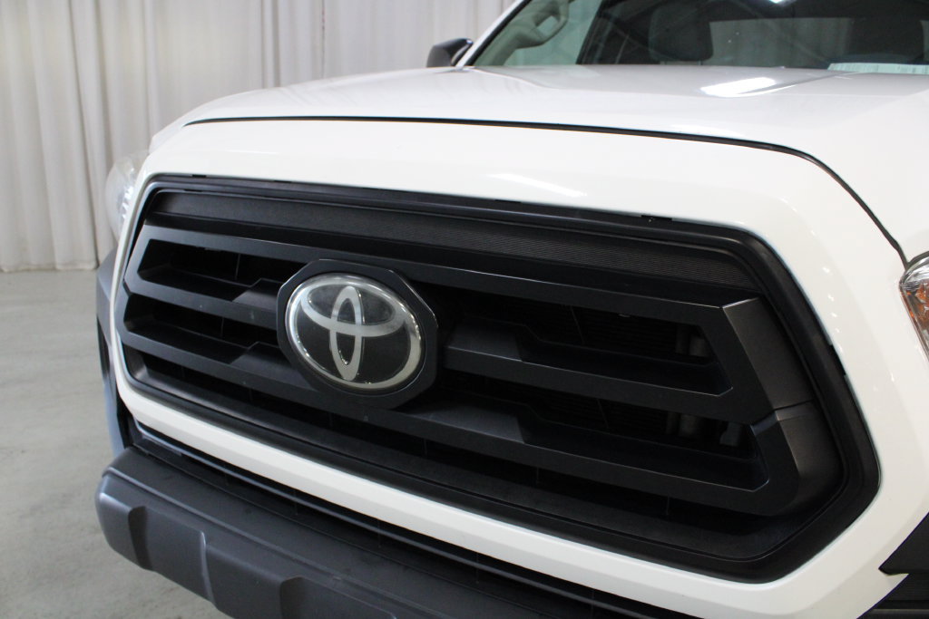 Used 2020 Toyota Tacoma SR AWD/4WD image 32